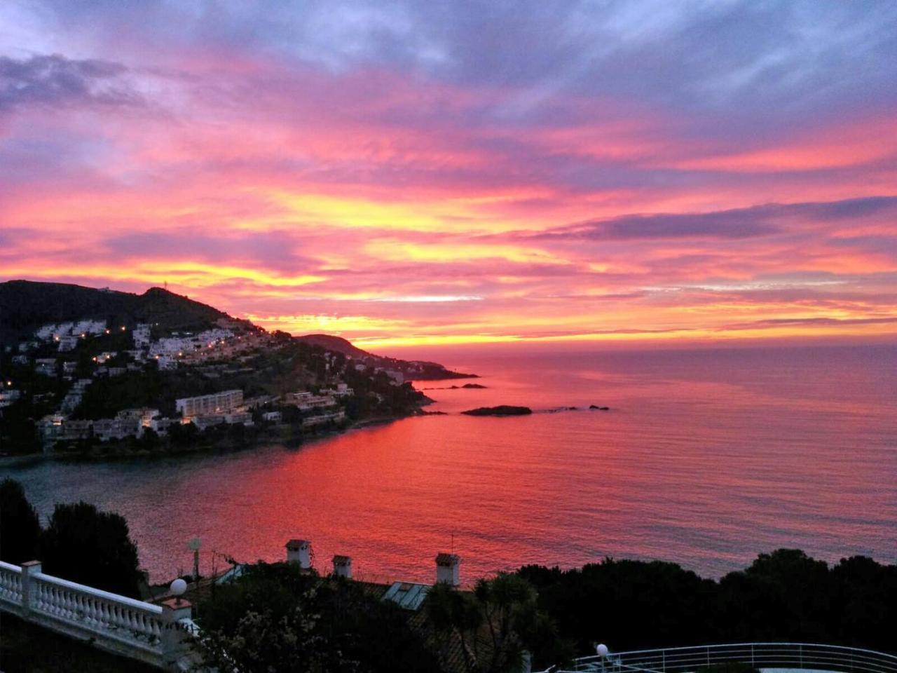 Amazing Seaview Apartment With Terrace & Parking - Casa Artevida Roses Exterior photo